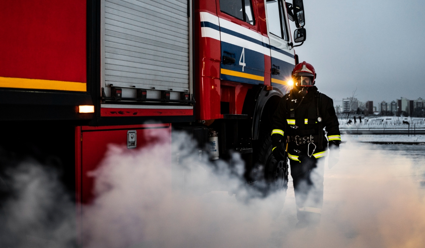 Pożar na terenie ogródków działkowych w Andrychowie – szybka interwencja strażaków