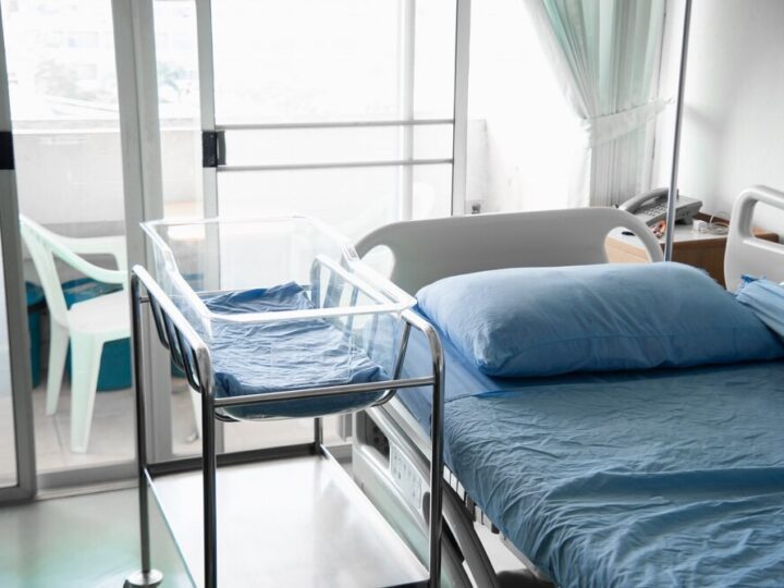 Policjanci w Wadowicach edukują seniorów o bezpieczeństwie w codziennym życiu