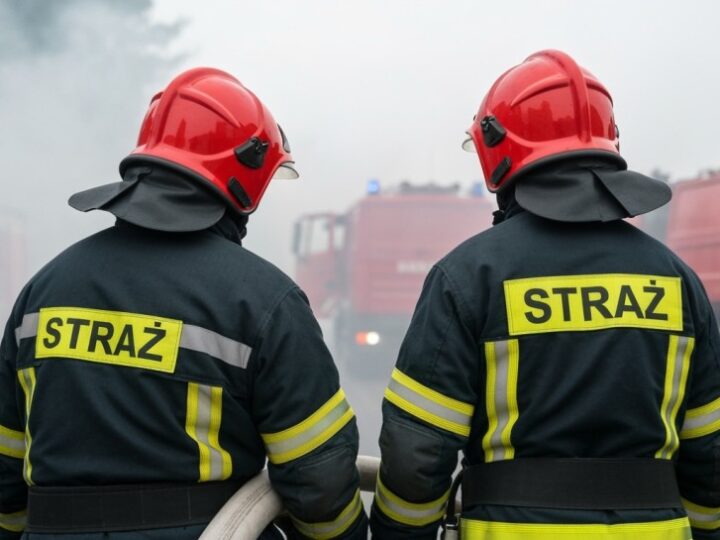 Policjanci uratowali mężczyznę z płonącego mieszkania w Brzeźnicy