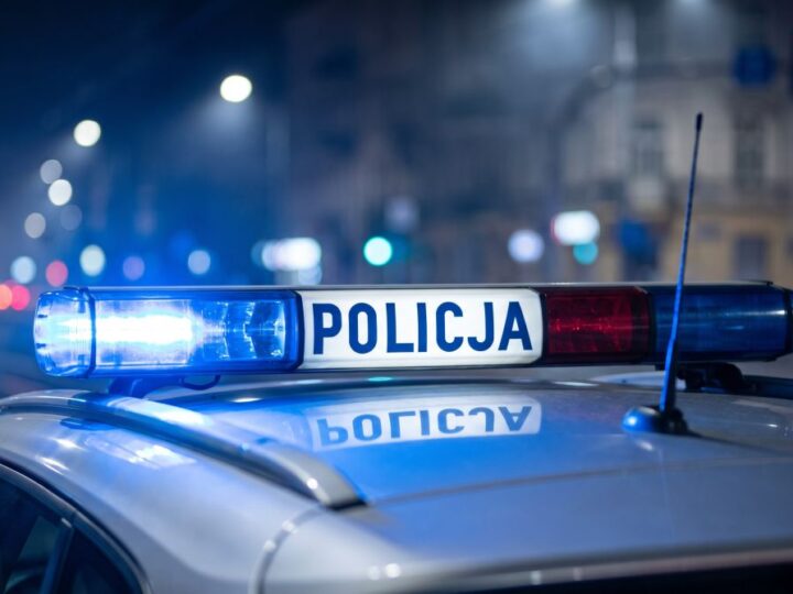 Policjanci budują zaufanie wśród dzieci podczas wizyty w Akademii Młodych Odkrywców ELF