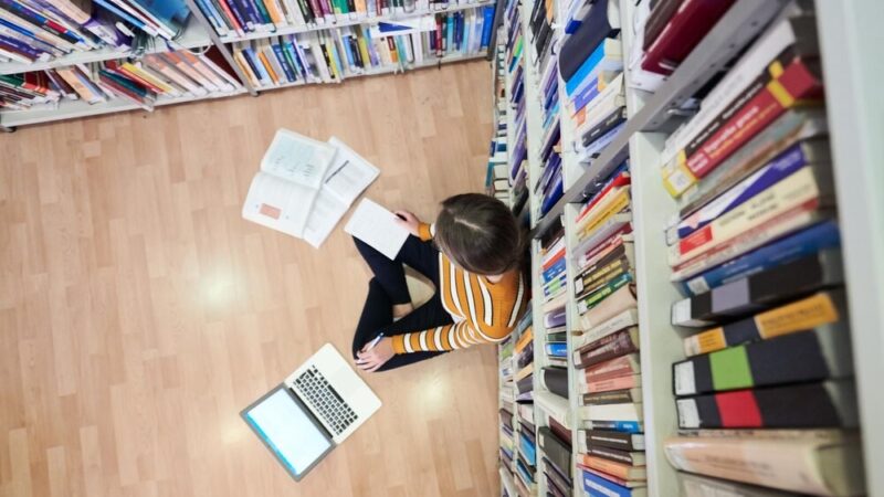 Bezpieczeństwo uczniów w Bielsku: Policja i Straż Miejska w szkołach