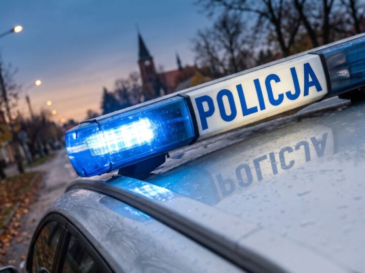 Wszystkich Świętych: policja apeluje o ostrożność na drogach i czujność przy cmentarzach