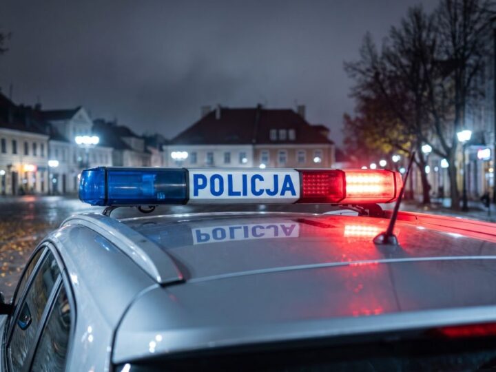 Policja rozwiązała sprawę: zatrzymany poszukiwany i odkryte narkotyki w mieszkaniu